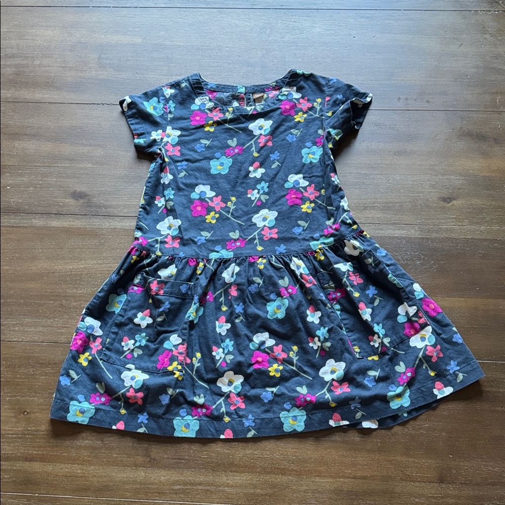 Size 10 Tea Collection Cotton floral short sleeve Dress with pockets